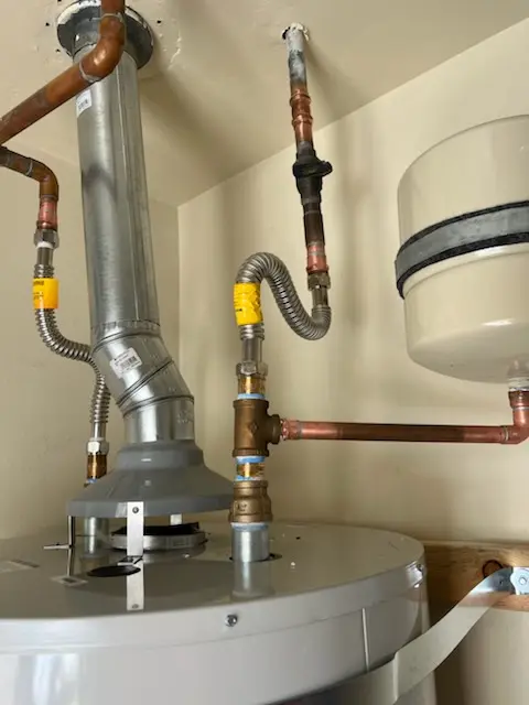 Water heater installation and plumbing repair in Montreal